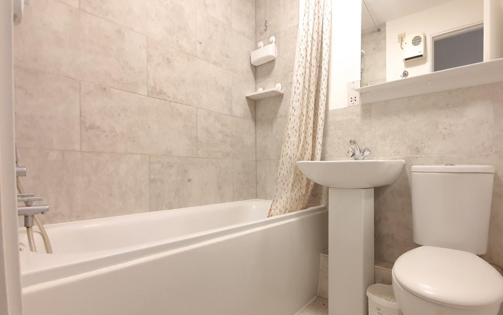 2 Bedrooms Bedrooms, ,Flat / Apartment,For Rent,1016