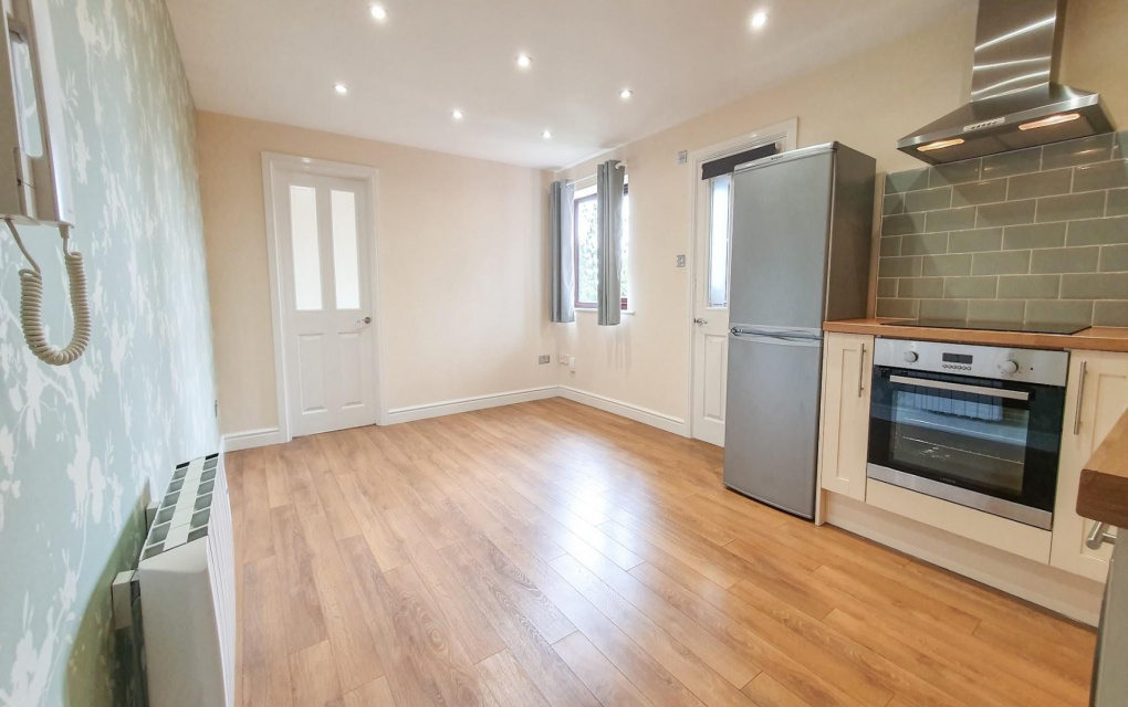 2 Bedrooms Bedrooms, ,Flat / Apartment,For Rent,1017